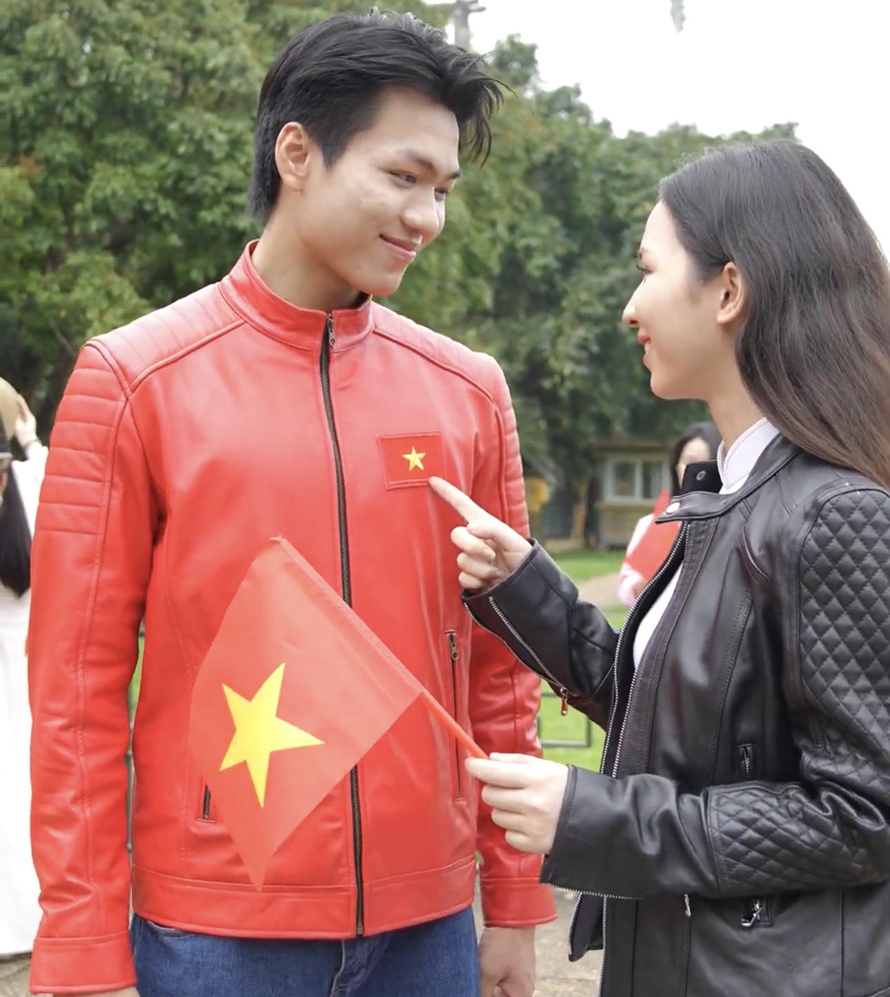 Tự hào dân tộc – 30/4 mặc gì?