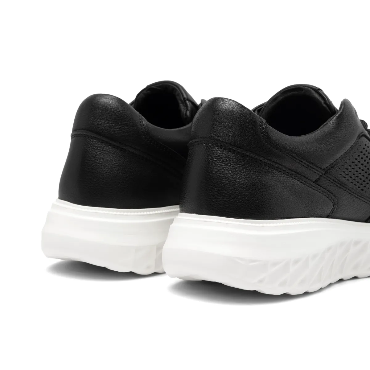 Giày da bê nam êm chân dáng thể thao FTTLeather đế sneaker cao cấp có lỗ thoáng khí màu đen GTF003BL